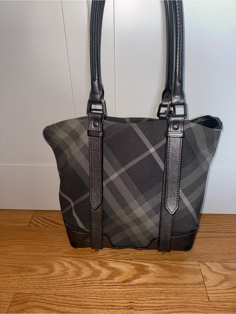 Vintage Burberry Nova Check Haymarket Tote Gray Bag Metallic Leather Trim - Picture 13 of 14